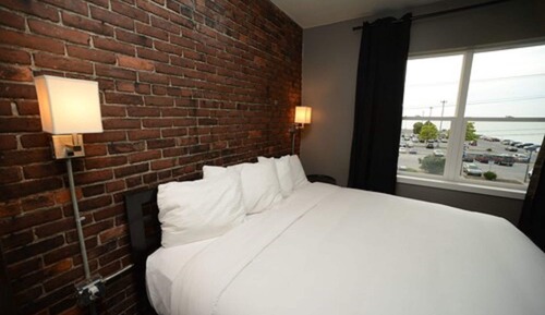 Luxury Room, 2 King Beds, Lake View