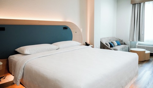 Premium Single Room, 1 King Bed (Wheelchair Accessible)