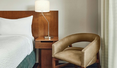 Room, 1 King Bed, Hearing Accessible (Roll-in Shower)