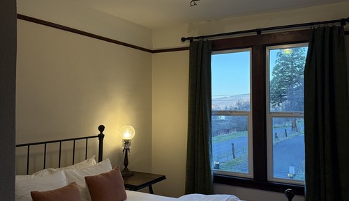 Double Room, Shared Bathroom (Room 8)