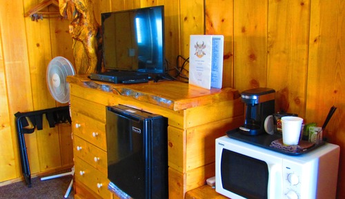 Deluxe Queen (Room 106)