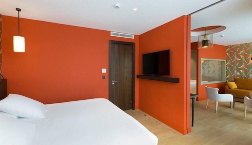 Premium Suite
