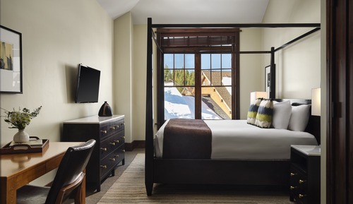 1 Bedroom Residence ( 1 Bath w/tub and separate shower)