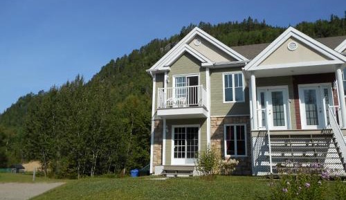 Apartment with Mountain View