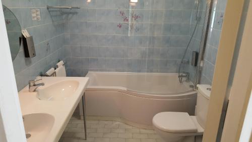 Triple Room with Bath