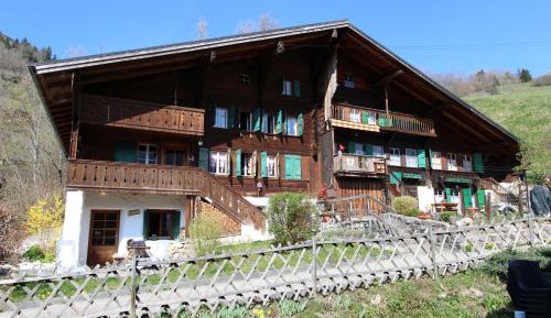 Apartment with Mountain View