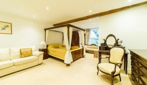 Four Poster King Room with luxury en-suite with spa bath and large walk in shower