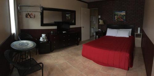 Standard Queen Room