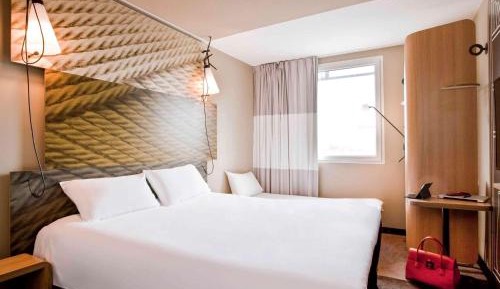 Standard Room with 1 Double and 1 Single Bed