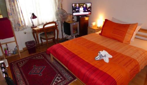 Single Room with Shared Bathroom