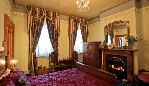 Upstairs Victorian Lemon Room King Bed