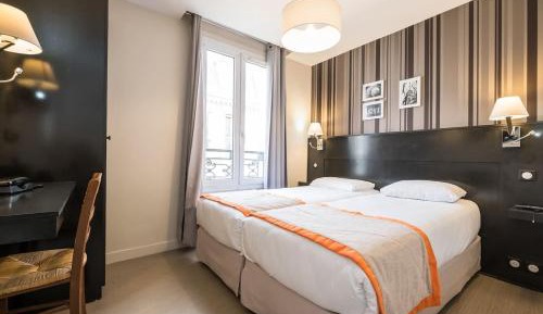 Twin Room with Private Bathroom