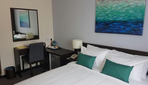 Superior Queen - No Window