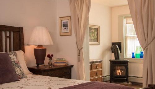 Deluxe Suite with Spa Bath