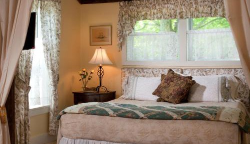 Deluxe Suite with Spa Bath