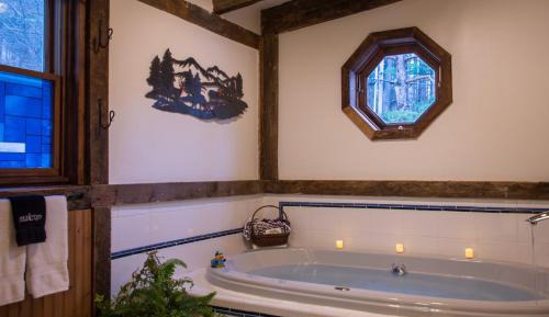 Deluxe King Room with Spa Bath