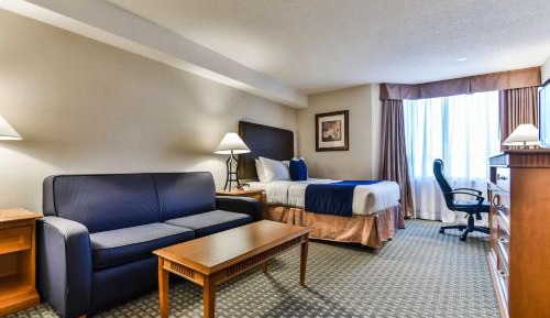 Queen Room with Sofa Bed - Non-Smoking