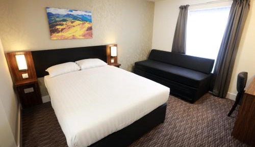 Family Room (2 Adults + 2 Children)