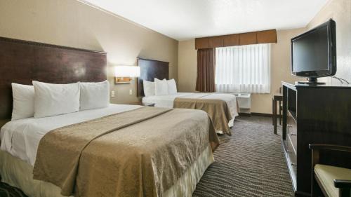 Queen Room with Two Queen Beds - Non-Smoking