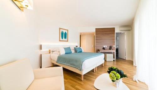 Deluxe Room with Sea View