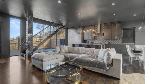 Three-Bedroom Deluxe Apartment