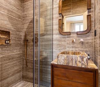 Deluxe One-Bedroom Apartment