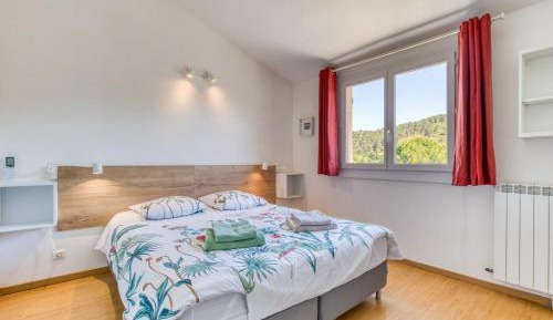One-Bedroom Apartment with Garden