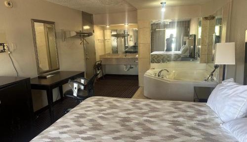 King Bed Non-Smoking with Jetted Tub