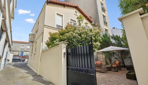 One-Bedroom Apartment with Garden View