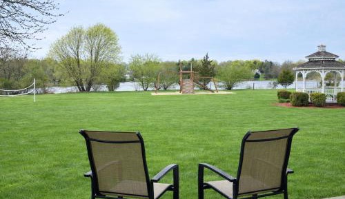 Courtyard Room with Two Queen Beds - Garden/River View