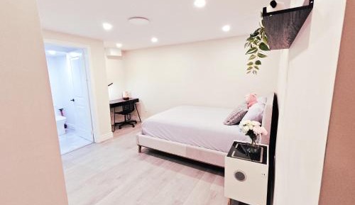 Deluxe Queen Suite