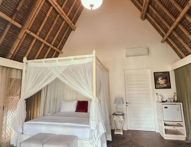 Flash Deal Triangle Bungalow with with Free Return Boat from Kores Harbor to Gili Asahan