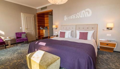 Deluxe Double or Twin Room with Lake View