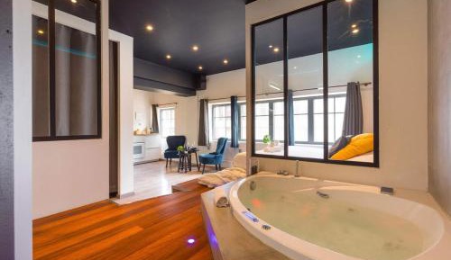 Studio with Spa Bath