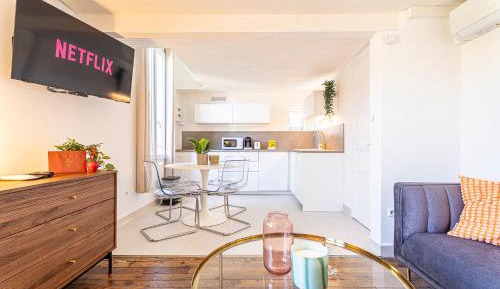 One-Bedroom Deluxe Apartment