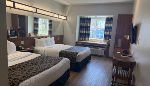 Deluxe Queen Room with Two Queen Beds - Disability Access - Non-Smoking