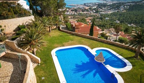 Two-Bedroom Deluxe Apartment with Ocean View