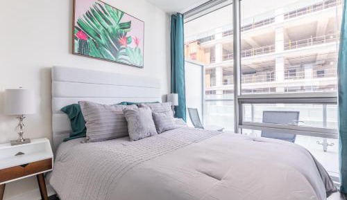 One-Bedroom Apartment with Lake View