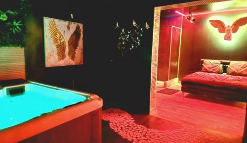 Suite with Hot Tub