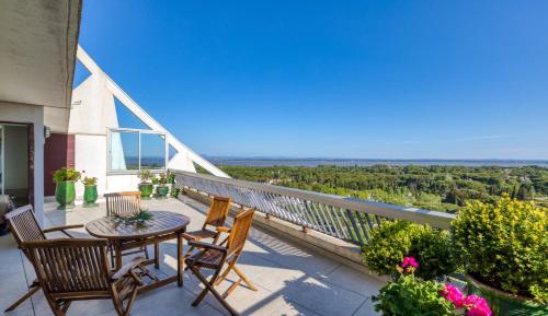 Three-Bedroom Apartment with Water View