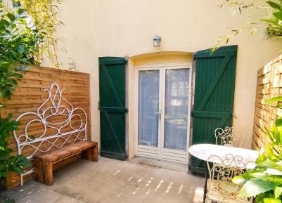 One-Bedroom Deluxe Apartment