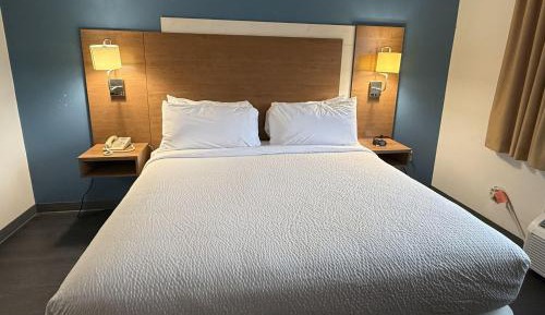 King Room with Mobility Access and Bathtub with Grab Bars, Non-Smoking