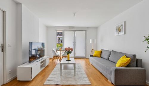 One-Bedroom Apartment with Balcony