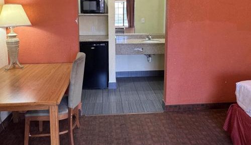 King Room - Non-Smoking