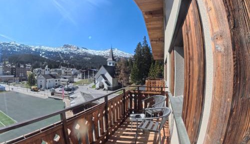 Three-Bedroom Apartment with Balcony