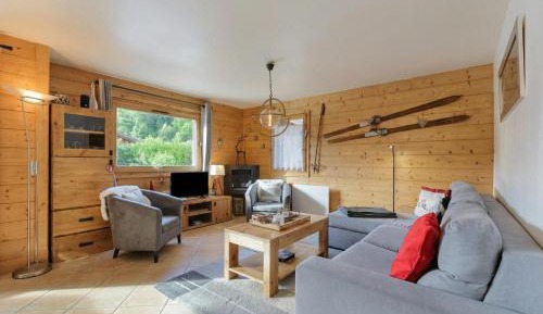 Apartment with Mountain View
