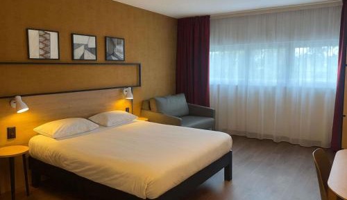 Classic Room with Double Bed and Single Sofa Bed 