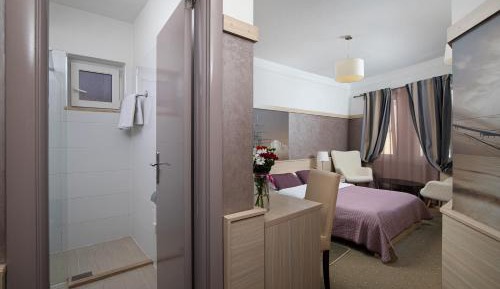 Double or Twin Room with Bathroom