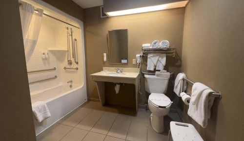 King Suite with Accessible Bath Tub - Non-Smoking