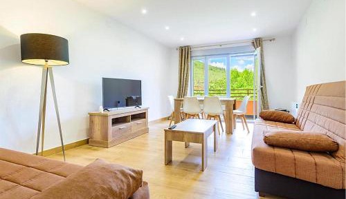Three-Bedroom Apartment with Mountain View